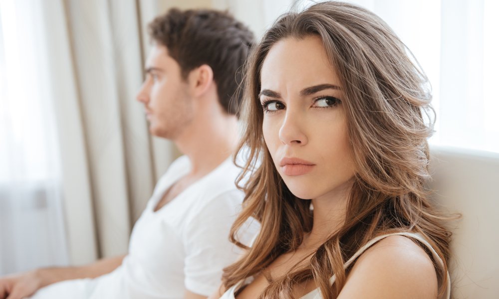 Nonverbal cues that turn women off